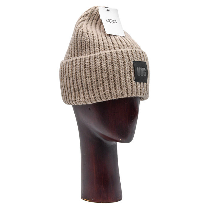 Ugg Cappello Neutro Rib Beanie Con Toppa Logata A Contrasto