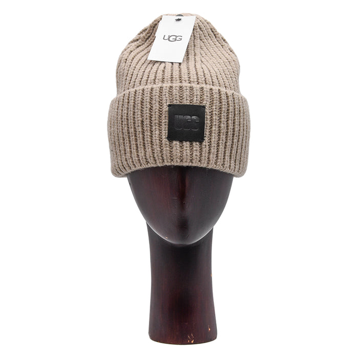 Ugg Cappello Neutro Rib Beanie Con Toppa Logata A Contrasto