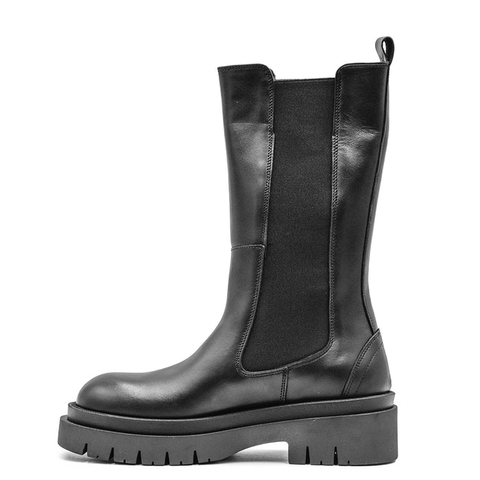 Black Women's Boots With A Biker Look For Every Outfit STM