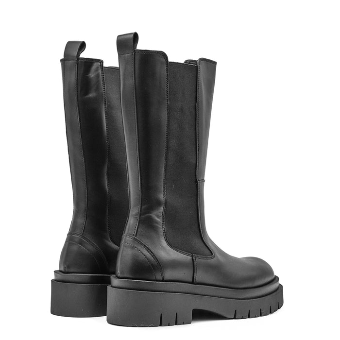 Black Women's Boots With A Biker Look For Every Outfit STM