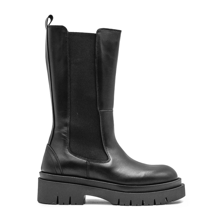 Black Women's Boots With A Biker Look For Every Outfit STM